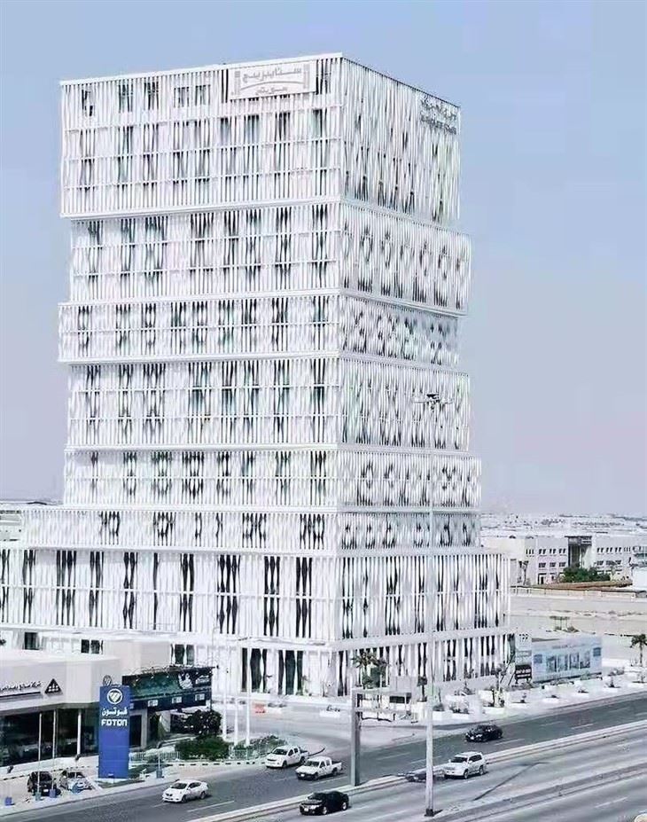 Khoom kim heev Khw 5 Lub Hnub Qub Hotel Kho Kom Zoo Nkauj Txhuas Ceiling Board Twist Phab Ntsa Cladding Vaj Huam Sib Luag