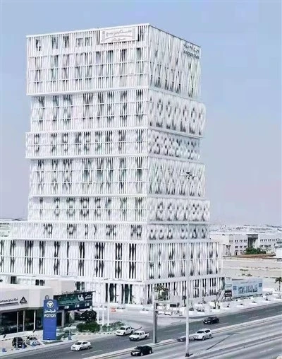 Khoom kim heev Khw 5 Lub Hnub Qub Hotel Kho Kom Zoo Nkauj Txhuas Ceiling Board Twist Phab Ntsa Cladding Vaj Huam Sib Luag